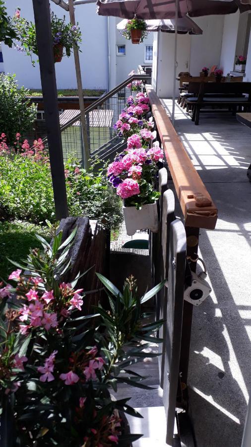 Hotel Restaurant Roessli Uetendorf Bagian luar foto