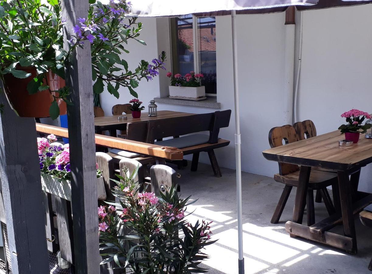 Hotel Restaurant Roessli Uetendorf Bagian luar foto