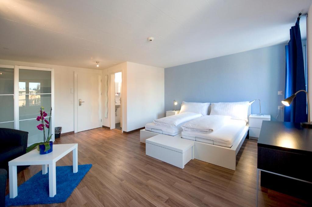 Hotel Restaurant Roessli Uetendorf Bagian luar foto