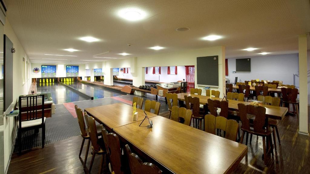 Hotel Restaurant Roessli Uetendorf Bagian luar foto