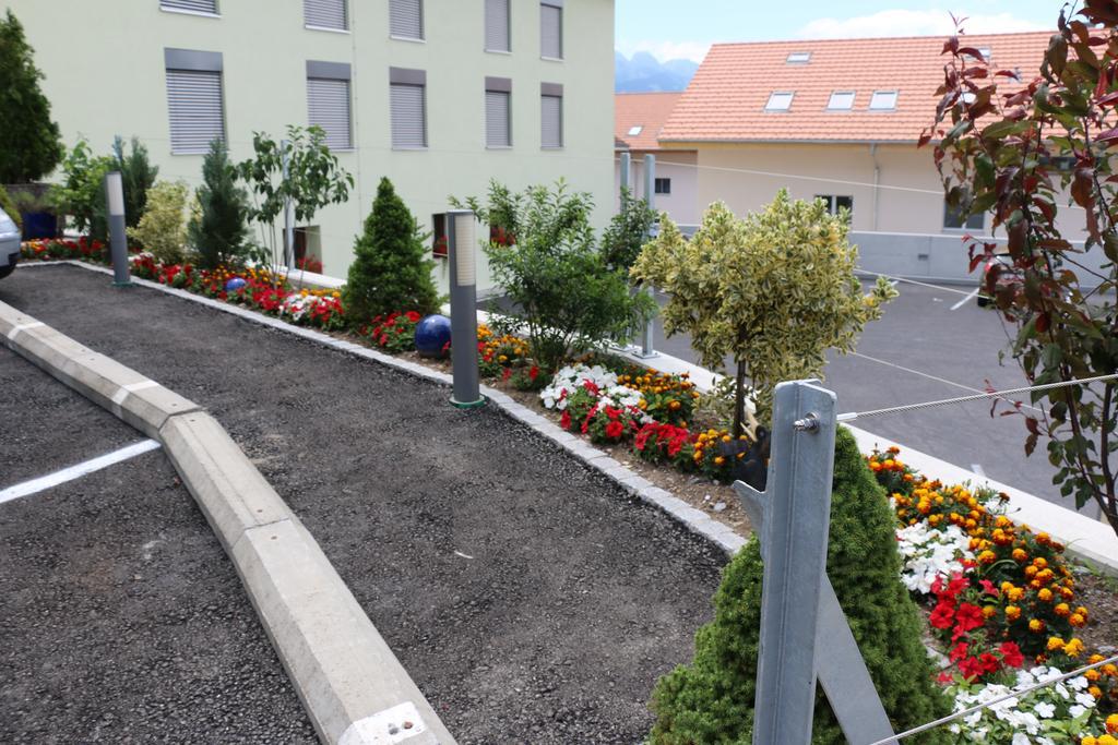 Hotel Restaurant Roessli Uetendorf Bagian luar foto