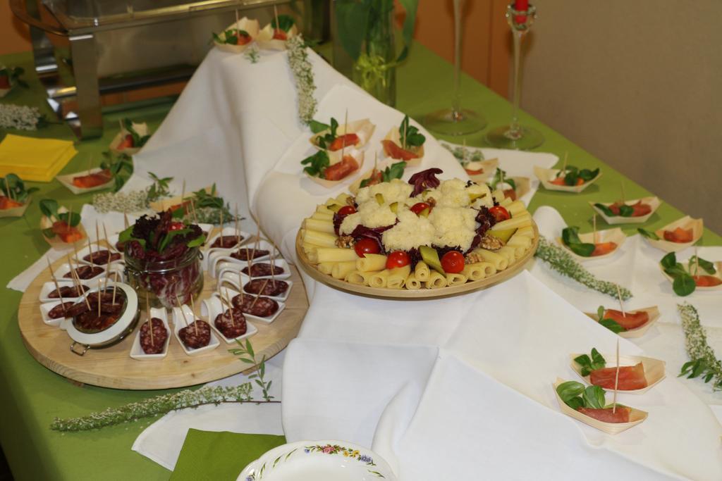 Hotel Restaurant Roessli Uetendorf Bagian luar foto