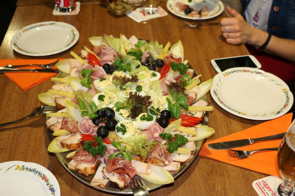 Hotel Restaurant Roessli Uetendorf Bagian luar foto